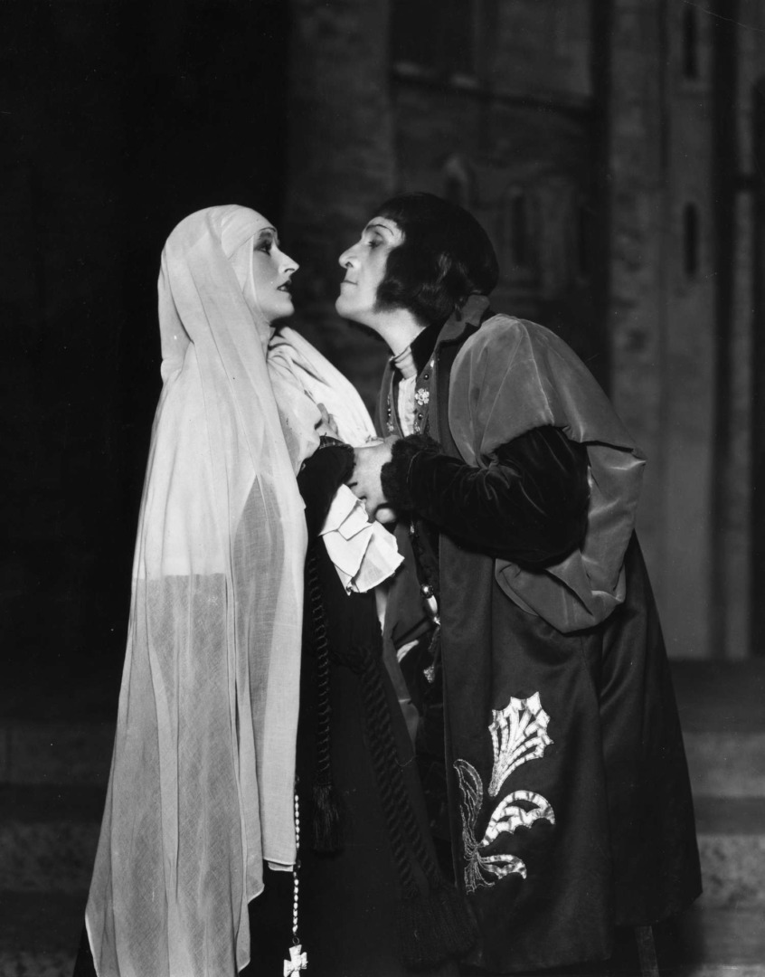  Madge Compton played Lady Anne Neville in Richard III in 1930. Sasha / Getty Images