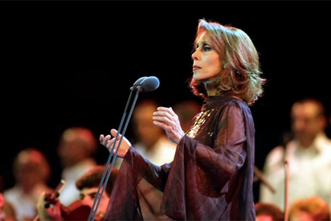 Feyruz konser verirken