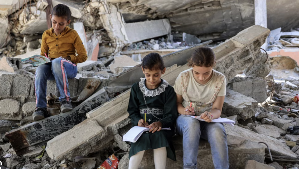 Savaşın gölgesinde geçen çocukluk