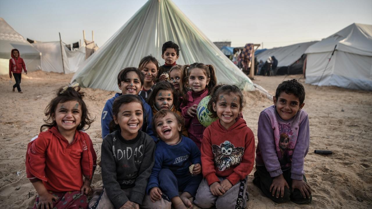 Savaşın gölgesinde geçen çocukluk