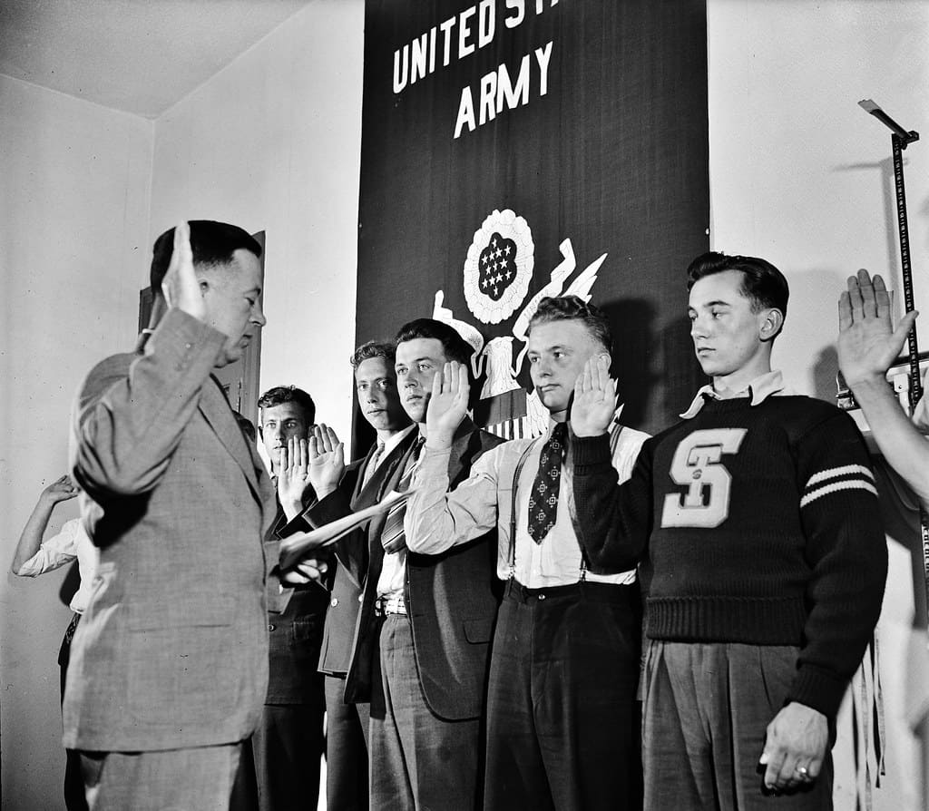 1940'larda erkek modası https://www.fashionbeans.com/article/1940s-mens-fashion